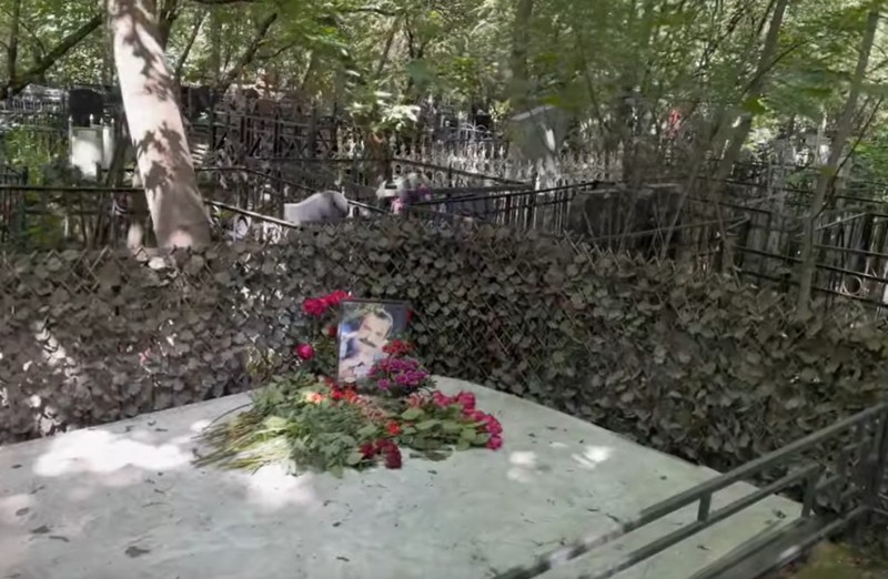 Могила Вилли Токарева