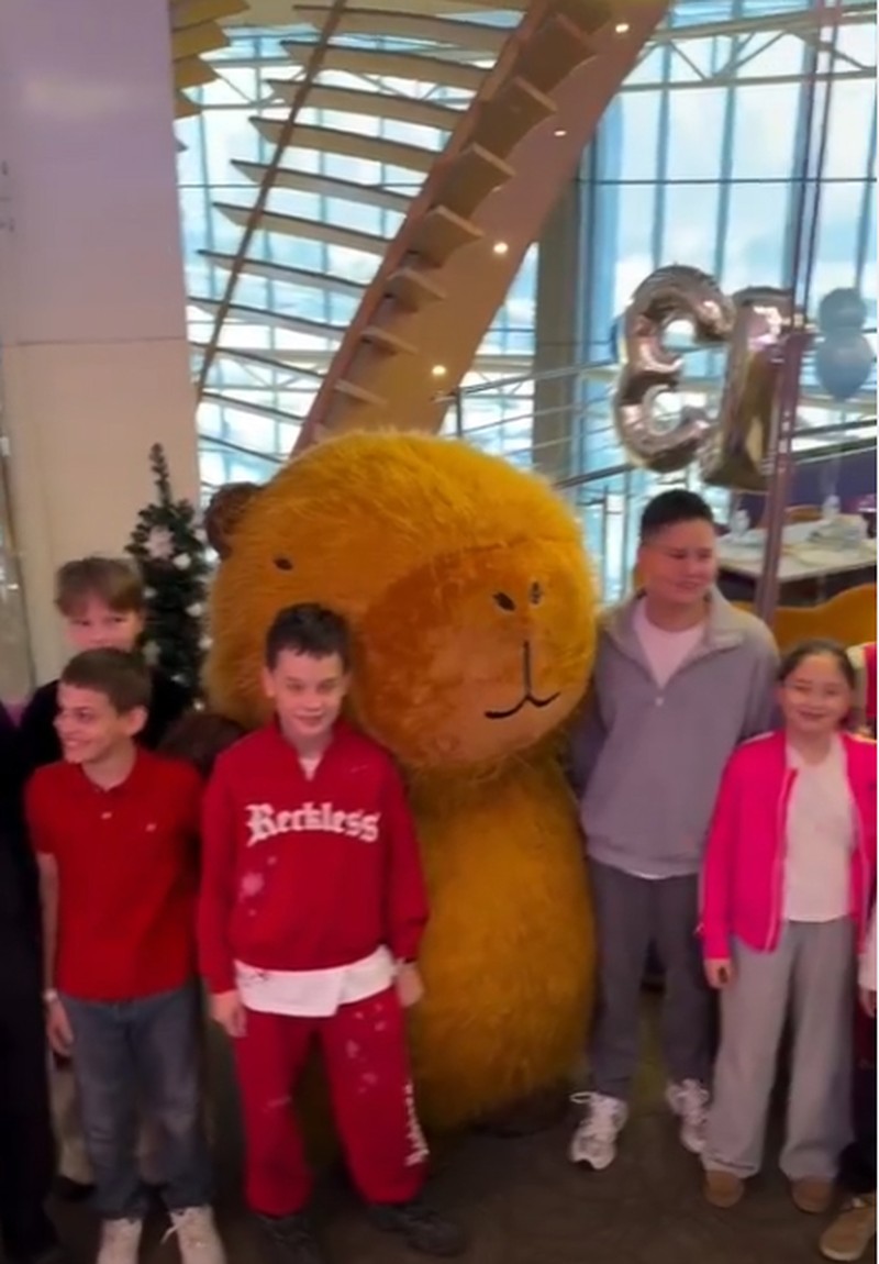 Муцениеце устроила сыну праздник в день рождения, пока Прилучный отдыхает  на курорте с новой женой - KP.RU