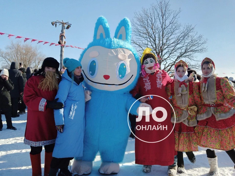 Злую Лабубу сожгли, а с доброй танцевали.