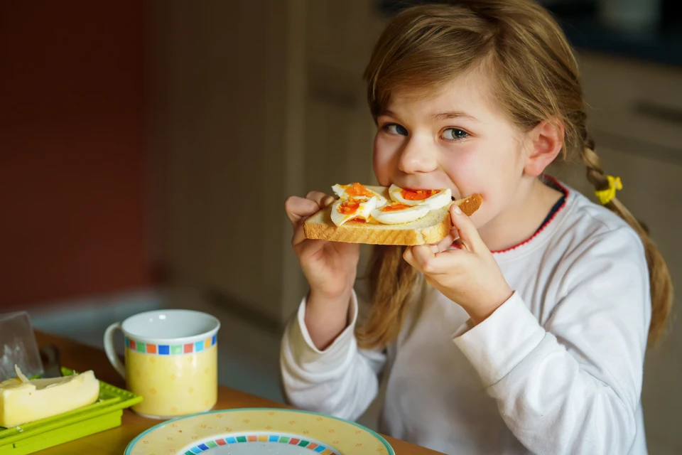 Яйца - это настоящий «поливитаминный комплекс» для мозга. Фото: Irina WS/Shutterstock/Fotodom