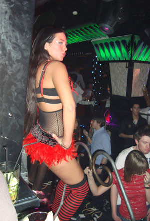 Девушки в Куршевель едут отовсюду.