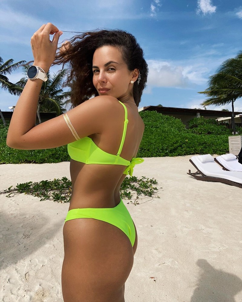 Ayolning külotlarini yechayotgani haqidagi onlayn video